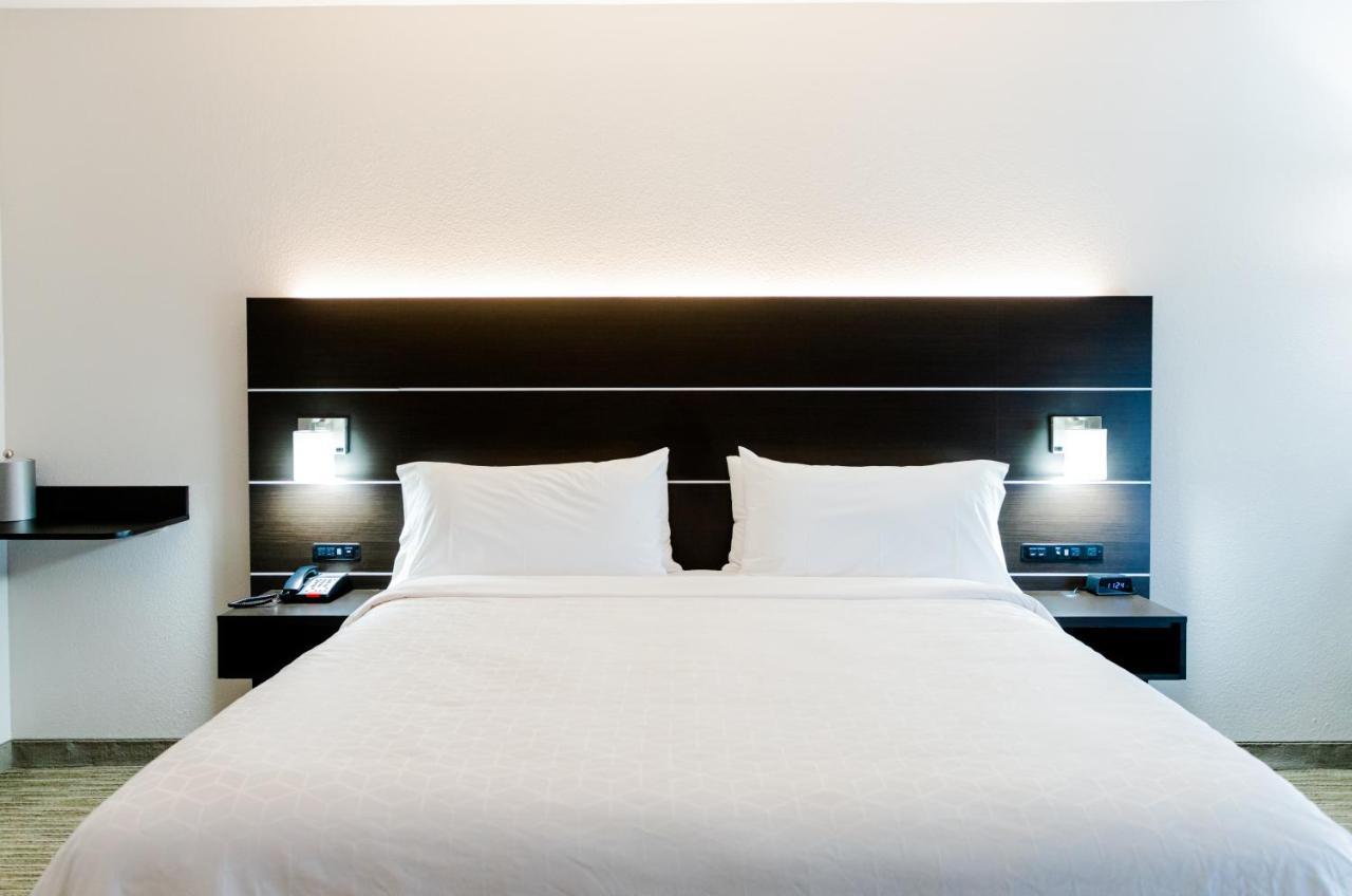 Holiday Inn Express Hotel & Suites Greenville By Ihg Bagian luar foto