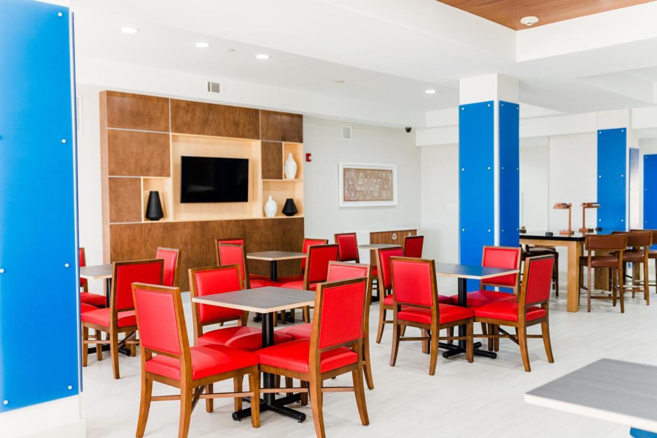 Holiday Inn Express Hotel & Suites Greenville By Ihg Bagian luar foto