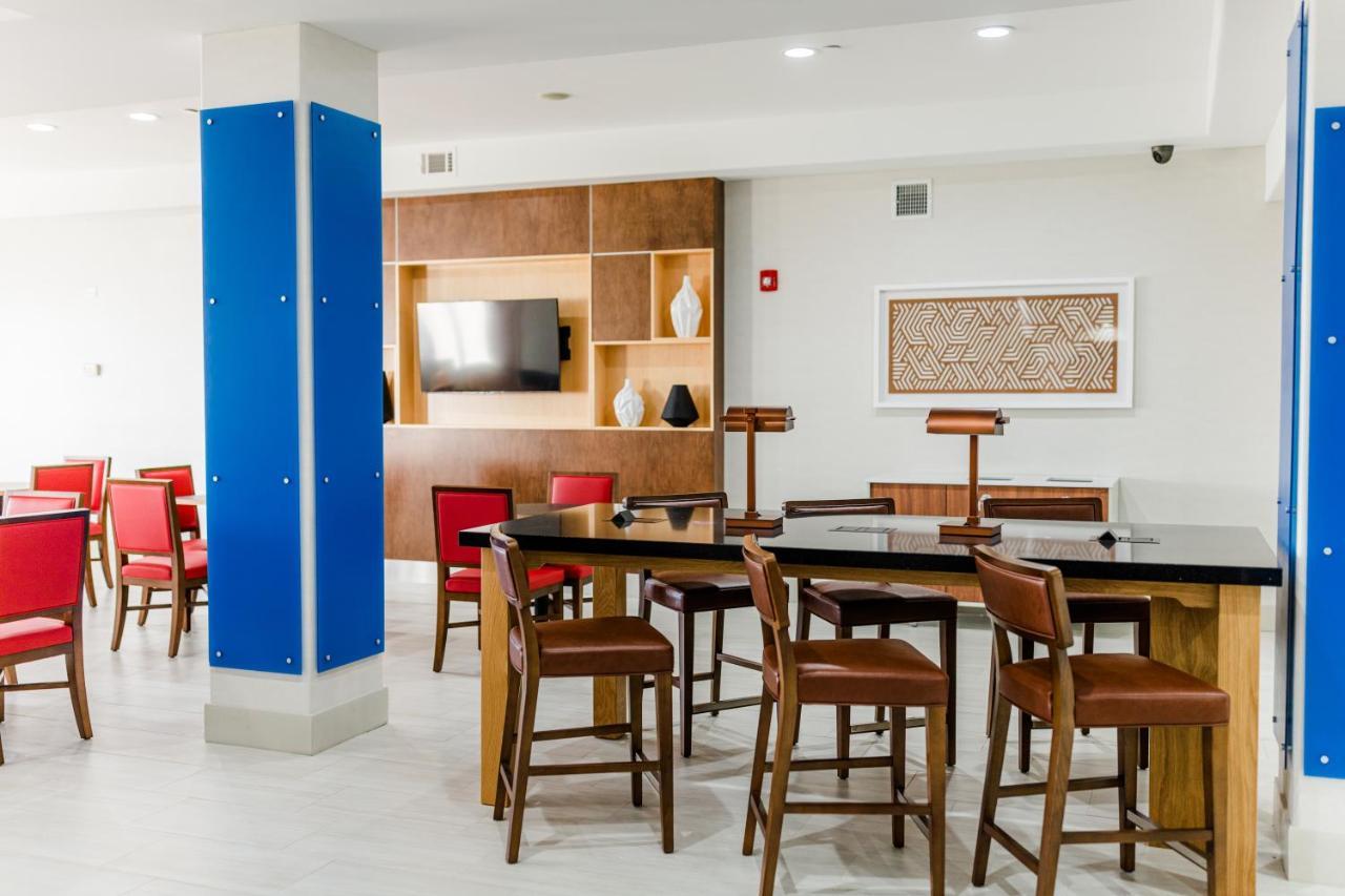 Holiday Inn Express Hotel & Suites Greenville By Ihg Bagian luar foto