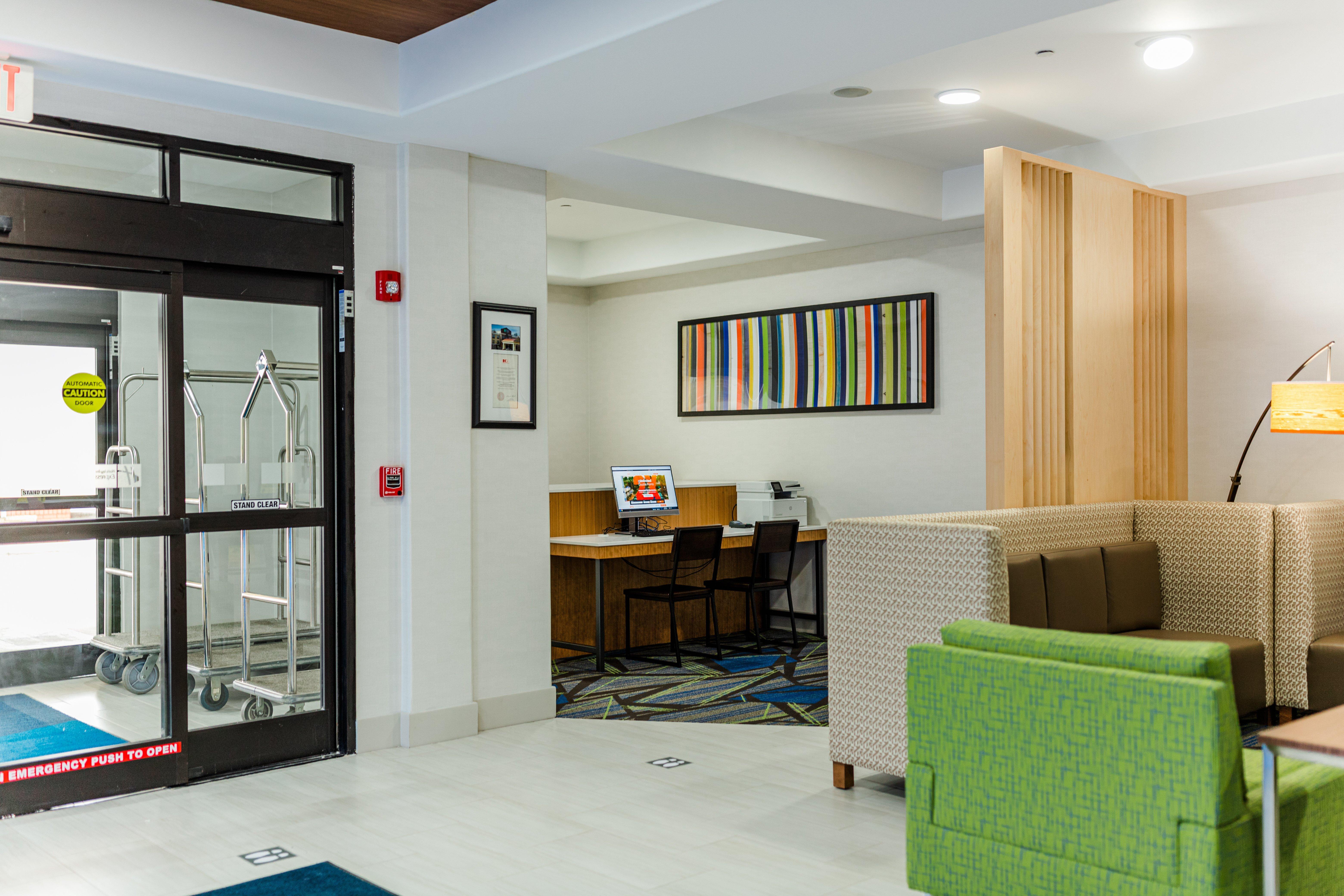 Holiday Inn Express Hotel & Suites Greenville By Ihg Bagian luar foto