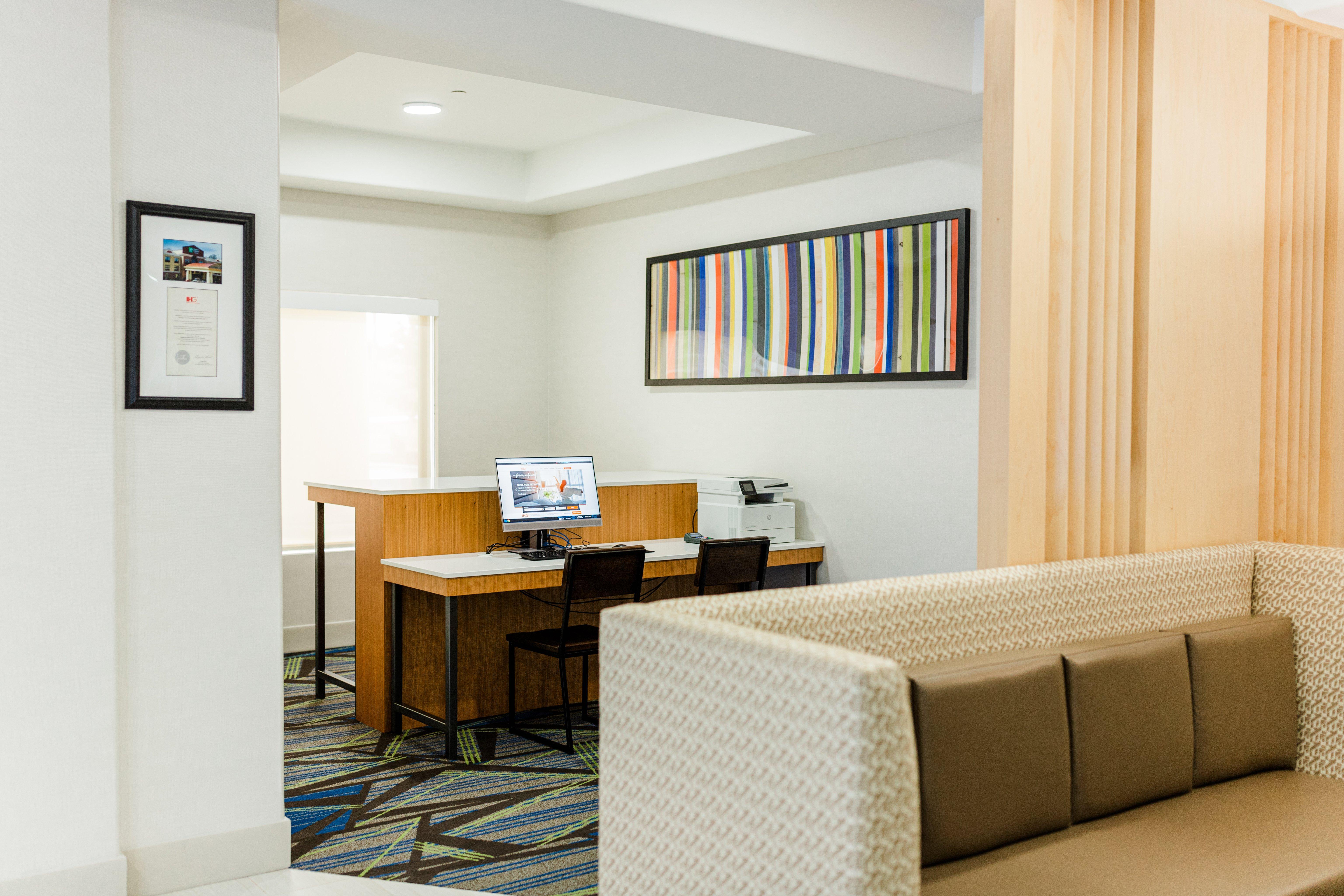 Holiday Inn Express Hotel & Suites Greenville By Ihg Bagian luar foto